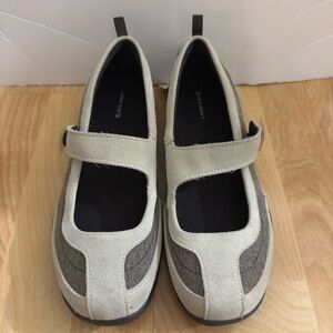 Lands End Mary Jane Trekker Comfort flat woman’s shoes 9 1/2 B NWT